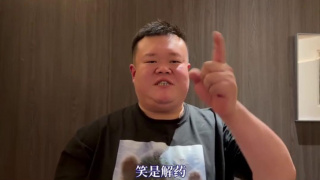 亲切的金子桌子上打扑克